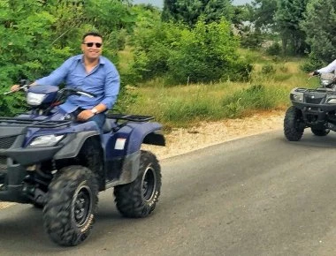 Οι βόλτες με «γουρούνες» του Ζ. Ζάεφ και Ν. Ντιμιτρόφ με στόχο το «κοινό μέτωπο» στο Σκοπιανό (φωτό)